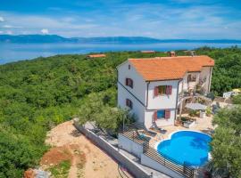 Apartments Lara with Swimming Pool, hotel u gradu 'Drenje'