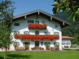 Gschwendtner-Hof Ferienhof mit Wildgehege, hotel in Schleching