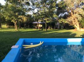 Baradero - La vida de campo a una hora del Obelisco! km142 R9 - las chapas casa de campo baradero, hotel with pools in Baradero