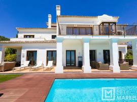 Luxury Modern 5BR Villa - Infinity pool & Panoramic sea views, hôtel spa à Benahavís