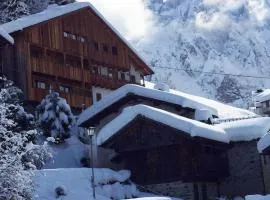 Tabià Alleghe vista lago, monte Civetta Dolomiti