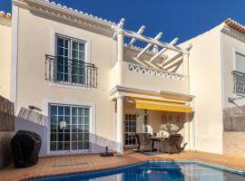 Casa Linnea private pool walk to beach: Ferragudo'da bir otel