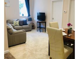 Private 1st Floor Apartment - Perfect for Port of Dover, Eurotunnel and Short Stays, huoneisto kohteessa Dover