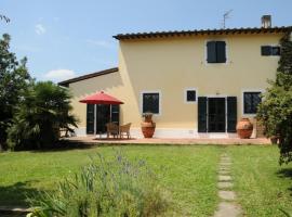 Podere Le Lucciole, hotel em Malmantile