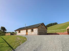 Ploony Hill Cabin, hotel with parking in Knighton