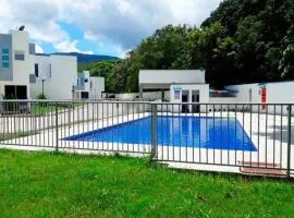 Hermosa Casa Vacacional con Piscina a 15 mins de Girardot o Melgar