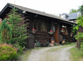 An Carraig Log Cabin，斯特拉西爾的有停車位的飯店