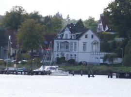 Wohnen am Seglerhafen mit Traveblick im Kontorhaus viele Extras, apartment in Lübeck