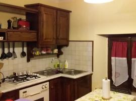 Casa di Nonno via di Palmata 1576, holiday home in Lucca