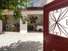 3 Marias do Forno - rua do forno nr 5, self-catering accommodation in Lousa