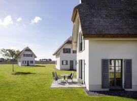 Reetland am Meer - Superior Reetdachvilla mit 2 Schlafzimmern E02, hotel i Dranske
