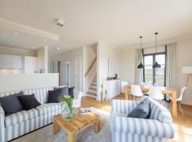 Reetland am Meer - Premium Reetdachvilla mit 3 Schlafzimmern, Sauna und Kamin E05, Hotel in Dranske