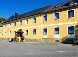 Gasthof Schindler, hotel con estacionamiento en Brunn am Walde