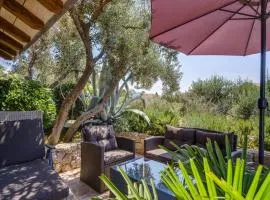 Charming House in Martinšćica + Garden