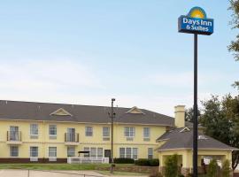 Days Inn & Suites by Wyndham DFW Airport South-Euless, hotel in Euless