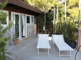 Chalet vista mare a Taormina con parcheggio Paolone House, cabană din Taormina