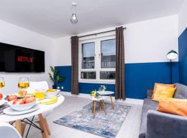 Cheerful 2 Bedroom Homely Apartment, Sleeps 4 Guest Comfy, 1x Double Bed, 2x Single Beds, Free Parking, Free WiFi, Suitable For Business, Leisure Guest, Contractors, QE Hospital, Glasgow, Near Airport & City Centre, hotell sihtkohas Glasgow huviväärsuse House for an Art Lover lähedal