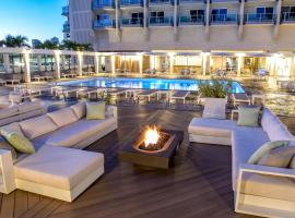 Ala Moana Hotel - Resort Fee Included: Honolulu'da bir otel