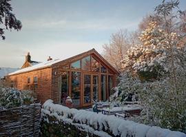 The Barn at Star Chamber Farm, stuga i Hebden Bridge