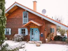 Malerisches Holzhaus "Coco" mit Kamin, Sauna und eigenem Garten