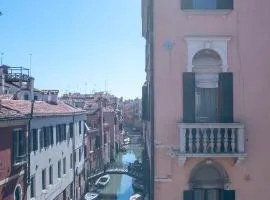 Casanova Deluxe Apartment by Wonderful Italy