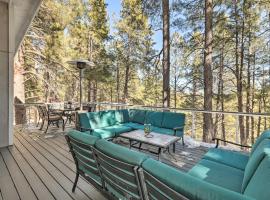 Luxury Forested Flagstaff Oasis with Hot Tub!, hotel in Mountainaire