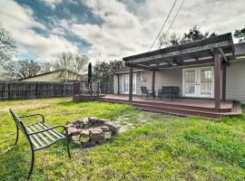 Bright College Station Abode 3 Mi to Kyle Field, hotel dekat Easterwood Airfield - CLL, 
