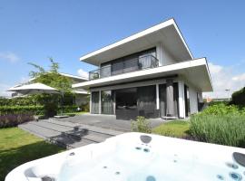 하르데르웨이크에 위치한 호텔 Modern Villa in Harderwijk with Sauna and Jacuzzi