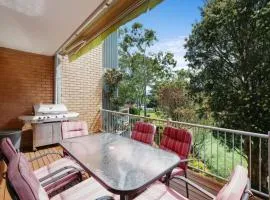 Relax in Coastal Townhouse with BBQ & Close Walk to Beach