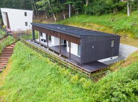 Koti Yamanakako next to Hananomiyako Kouen, cottage in Yamanakako