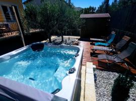 Holiday Home Istra with JACUZZI: Medulin şehrinde bir spa oteli