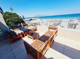 2WhiteWaters Bloubergstrand Homestay, heimagisting í Bloubergstrand