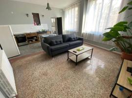 Appartement indépendant dans maison de village: Saint-André-de-Sangonis şehrinde bir daire