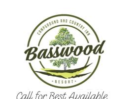 Basswood Resort, hotel u gradu Platte City