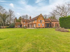 CHARACTER FARMHOUSE - PERFECT FOR RURAL FAMILY GETAWAYS!, hotel in Chalfont Saint Giles