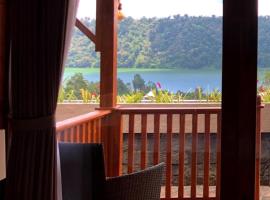 BUYAN LODGE lake view villa, hotel a Bedugul