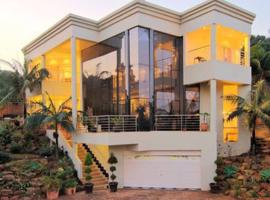 Fairwood Villa Umhlanga, Ocean Views & Rooftop Pool, casă de vacanță din Durban