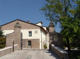 Corte Della Rocca Bassa, hótel í Nogarole Rocca