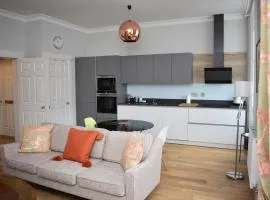 Bernard St - Bright and spacious 1 bed apartment at the Shore!