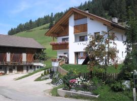 Agriturismo Tolpei, hotel v destinaci La Valle