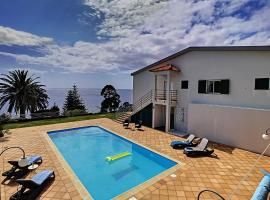 Villa Prainha by LovelyStay, villa i Caniçal