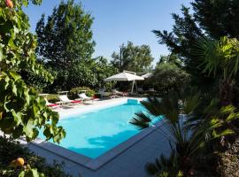 Villa Tramonto luxury apartment with private swimming pool, pet-friendly hotel sa Pesaro