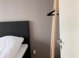 Surfers Paradise Apartments, hotell i Hvide Sande