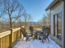 Massanutten Resort Home with Deck and Mountain Views!, hotel dengan parking di McGaheysville