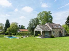 Beautiful Cottage with Pool, hótel í Ohey