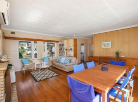 Charming Home with Spacious Yard in Great Location, cabana o cottage a North Avoca