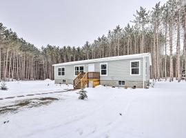 Stylish Chetek Hideaway with Lake and Dock Access!, vacation home in Chetek