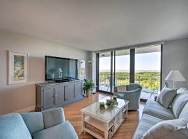 Resort-Style Condo with Pool, Gym, Tennis and More!, apartment in Marco Island