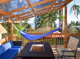 Unique Camano Cabin with Mountain and Water Views, hotel in Camano
