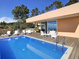 Casa Luz by LovelyStay, hotel with parking in Prazeres